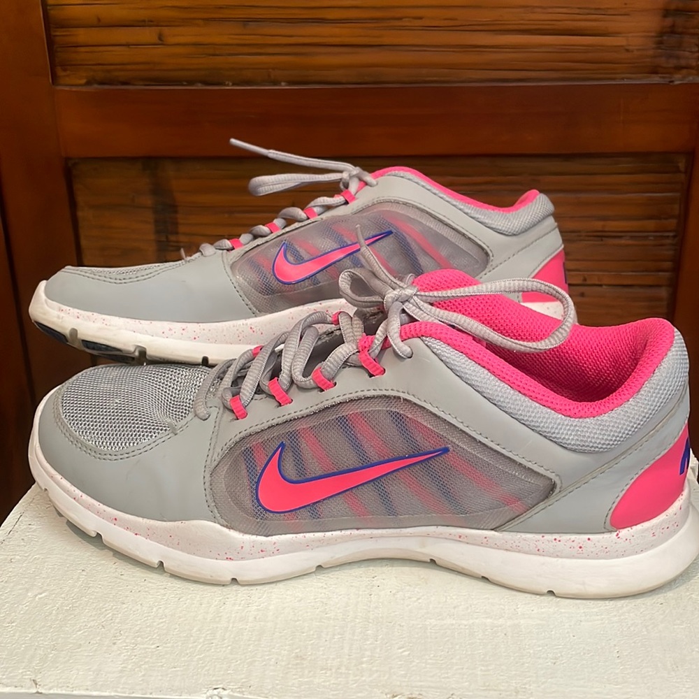 Nike Women’s training shoe Size 9 - gray, pink and blue